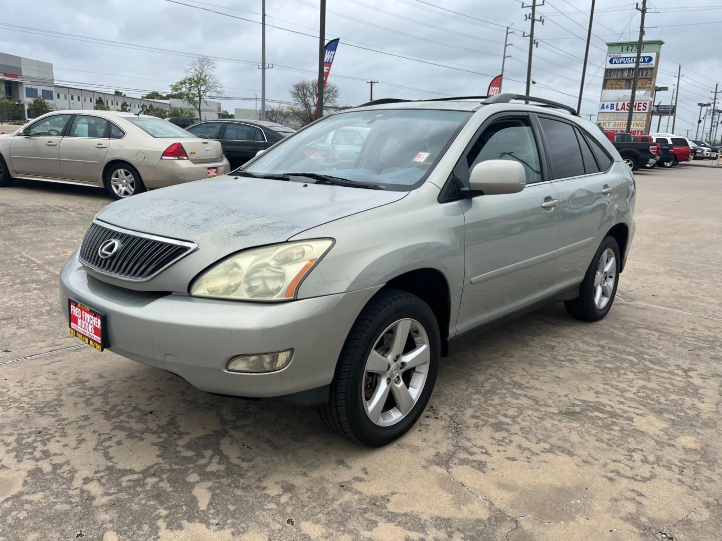 2004 SILVER /TAN Lexus RX 330 (JTJGA31U340) with an 3.3 engine, Automatic transmission, located at 14700 Tomball Parkway 249, Houston, TX, 77086, (281) 444-2200, 29.928619, -95.504074 - Photo#2